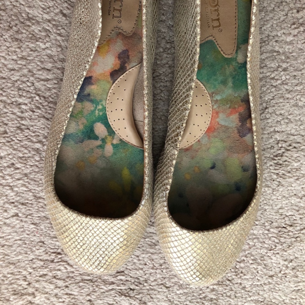 Born - metallic gold flats